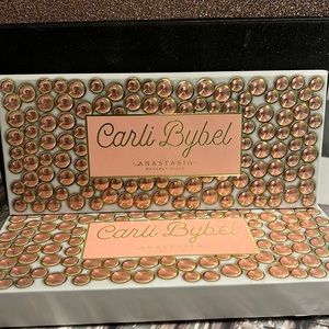 Carli Bybel pallet